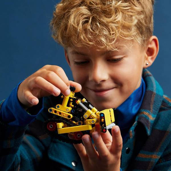LEGO Technic: Heavy-Duty Bulldozer Set | Lego| Image 3